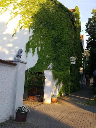 Hotel Zum Goldenen Loewen Merseburg Exterior foto